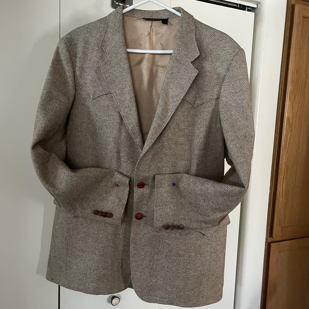 Men’s Farah 44L herringbone western coat, elbow patches, & leather knot buttons